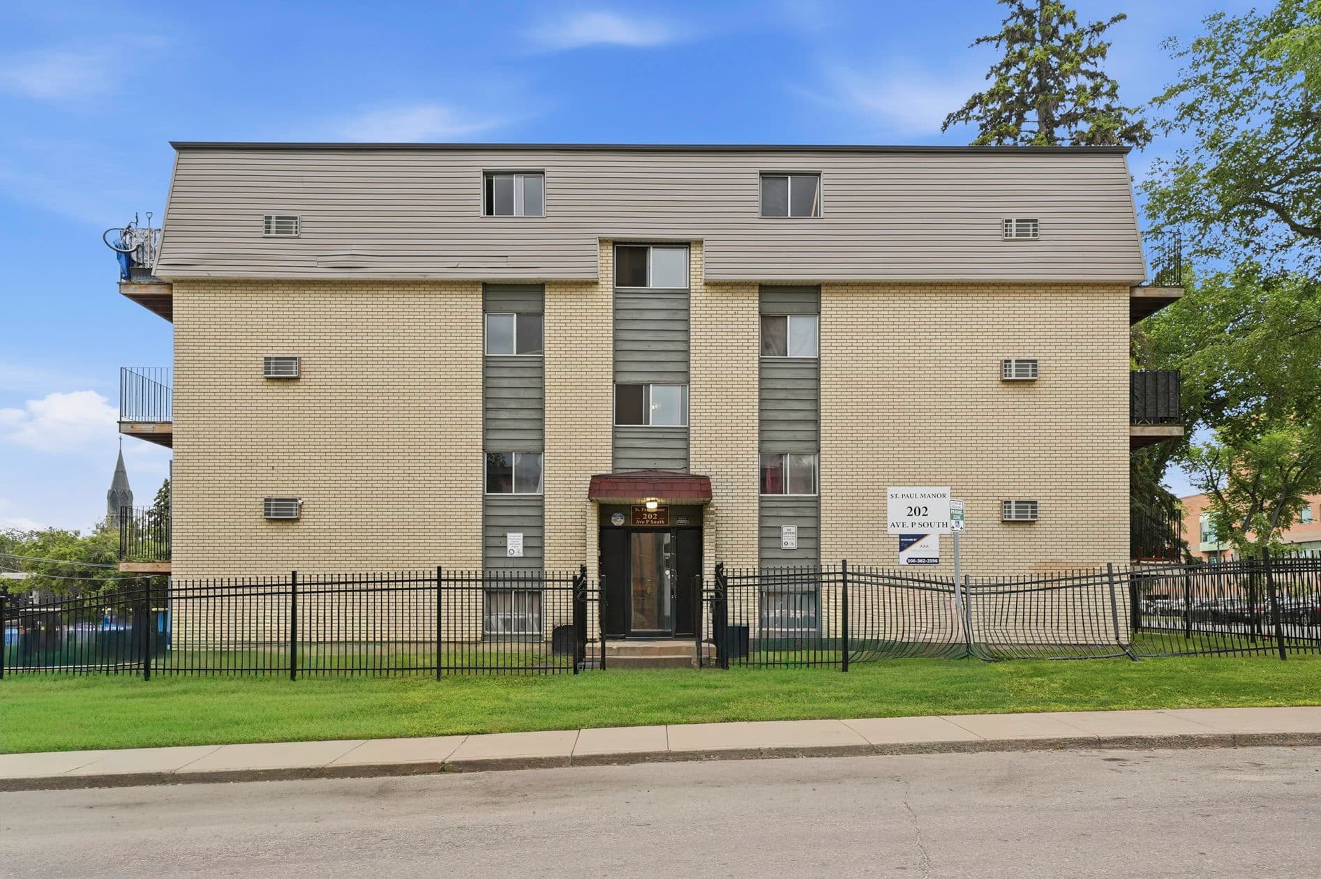 Avenue Apartments — exterior