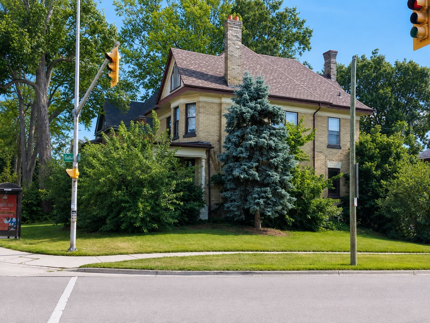 Colborne Apartments — 585 — exterior