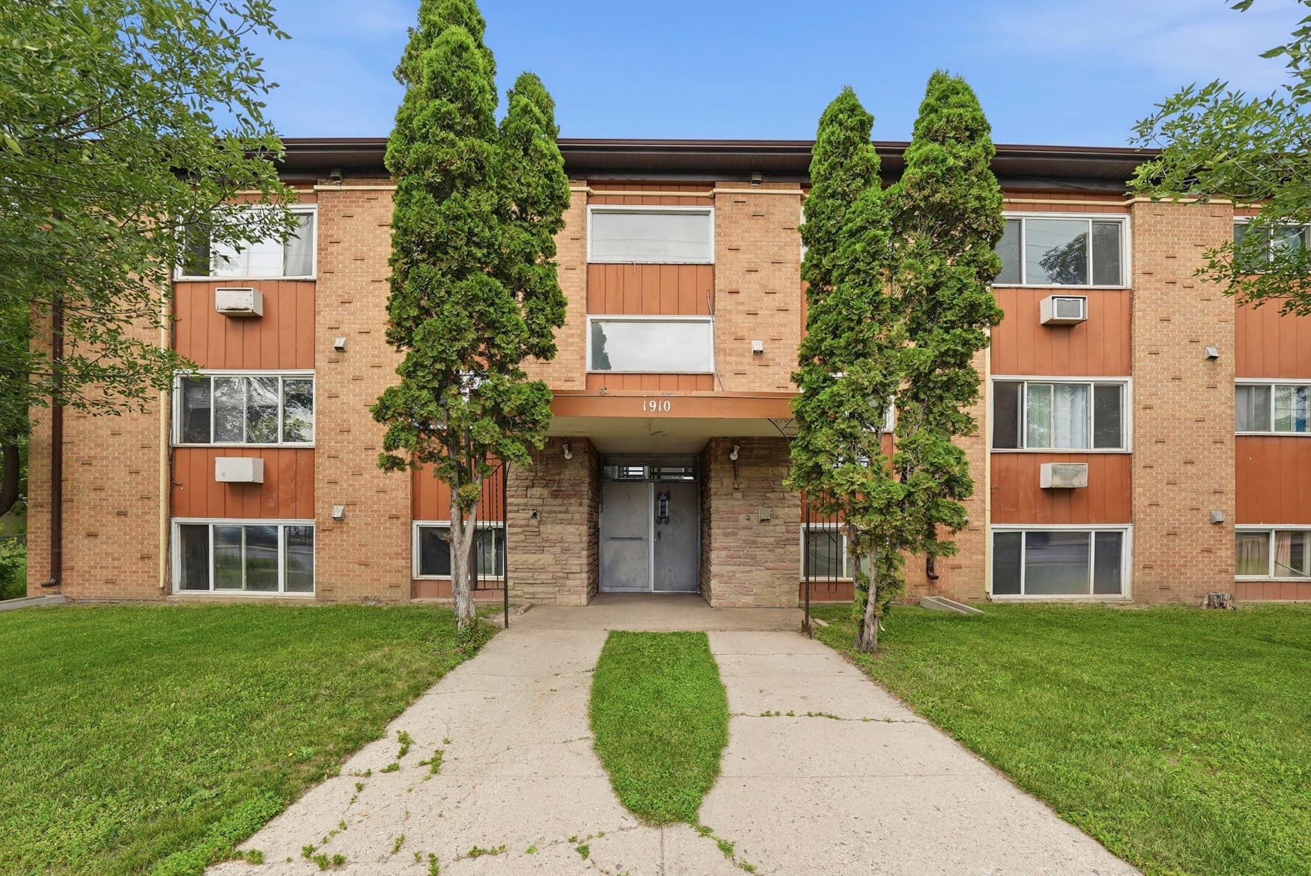 Mount Royal Apartments — exterior